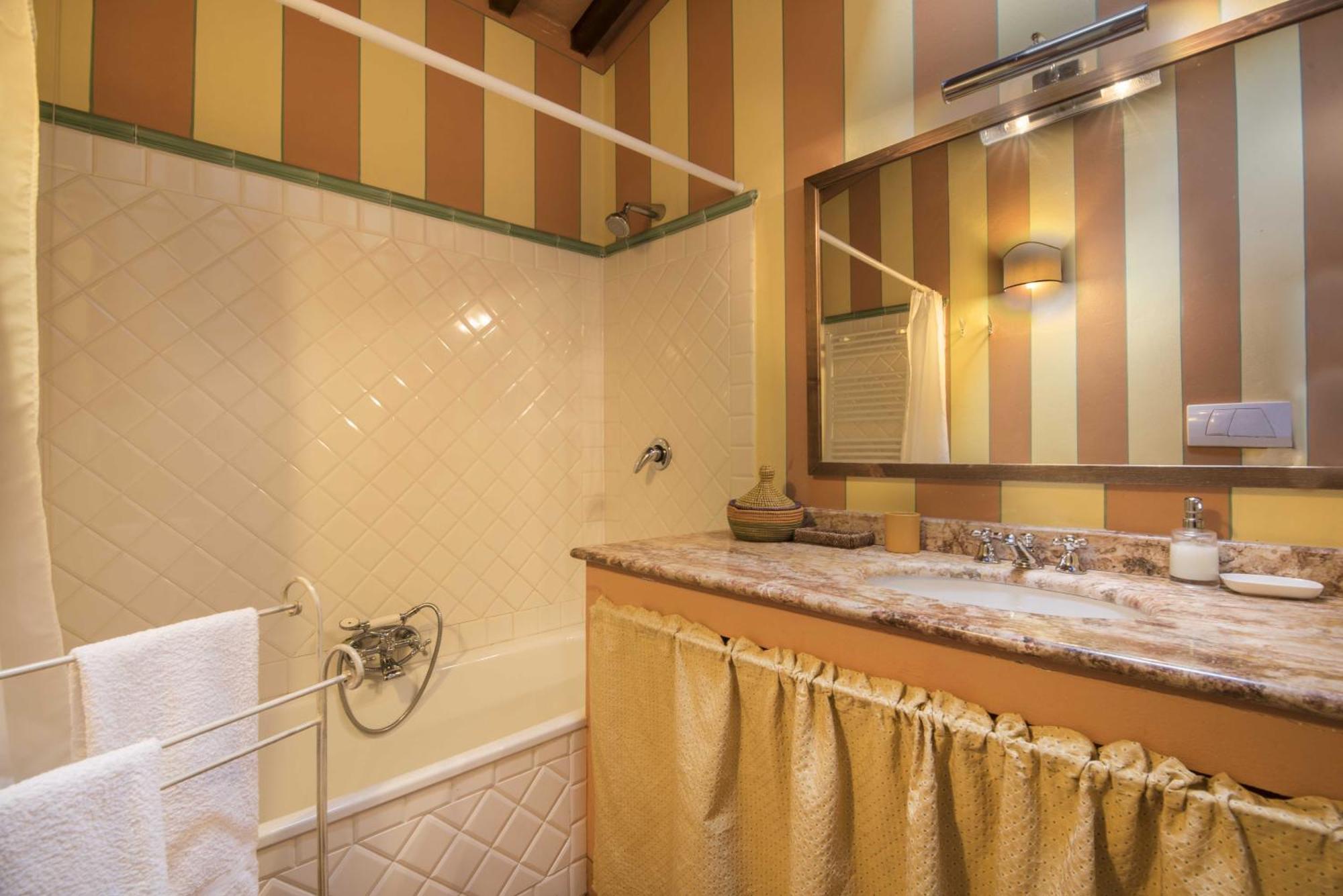 Borgo Di Camporsevoli Villa Luaran gambar
