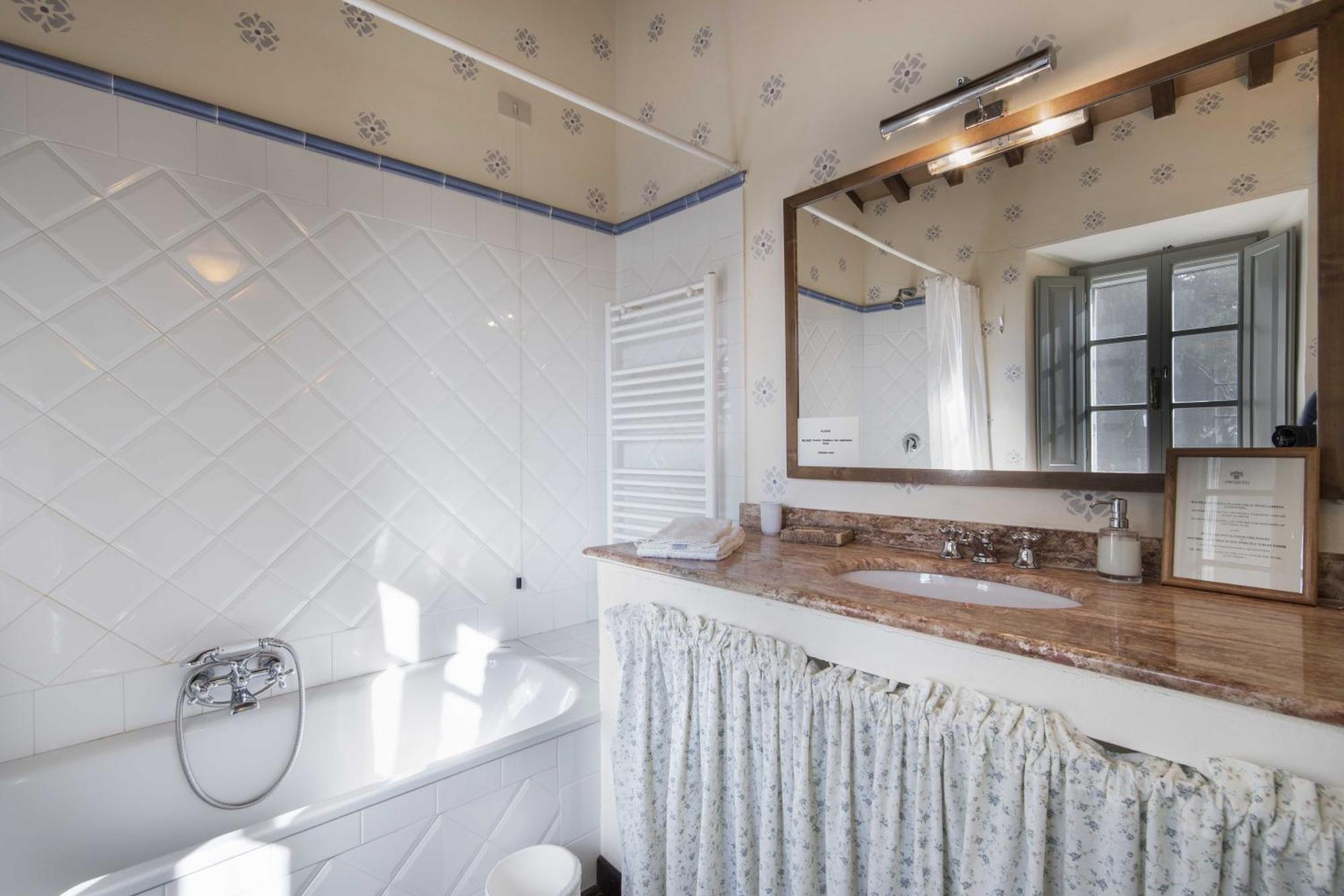 Borgo Di Camporsevoli Villa Luaran gambar