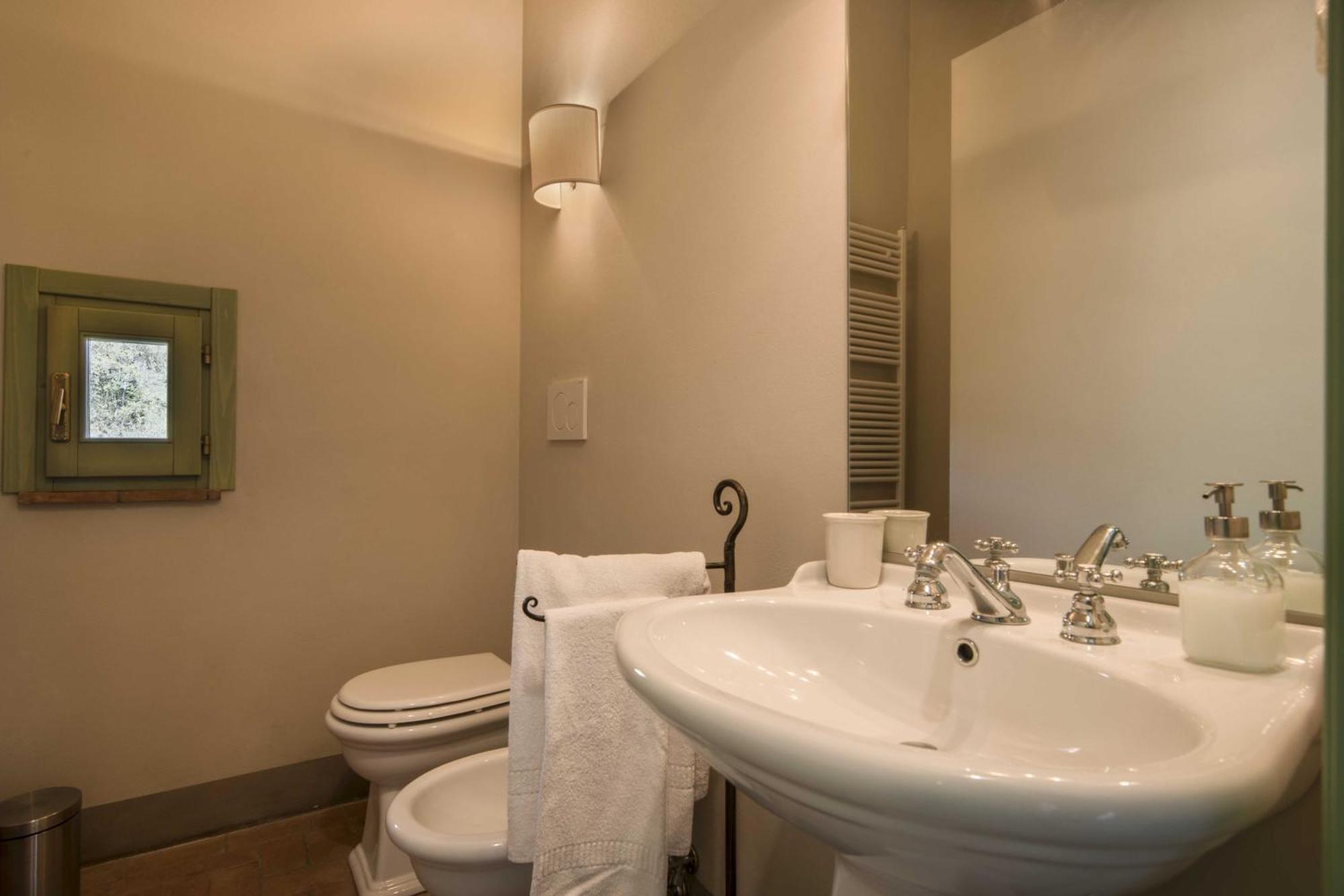 Borgo Di Camporsevoli Villa Luaran gambar