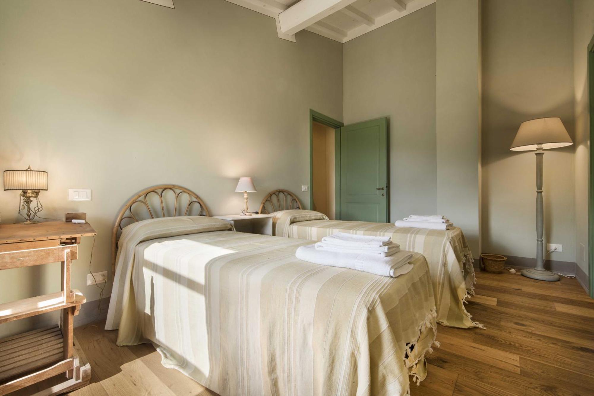 Borgo Di Camporsevoli Villa Luaran gambar