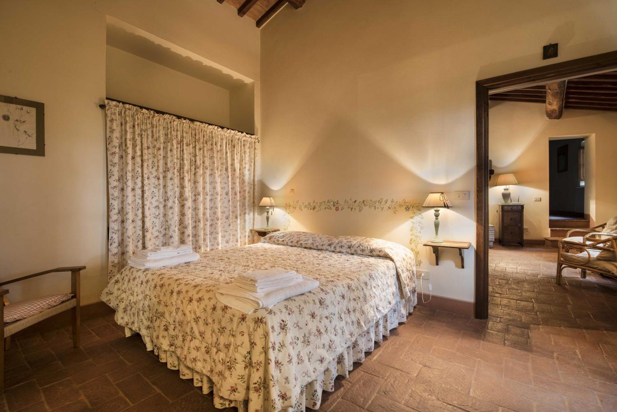 Borgo Di Camporsevoli Villa Luaran gambar