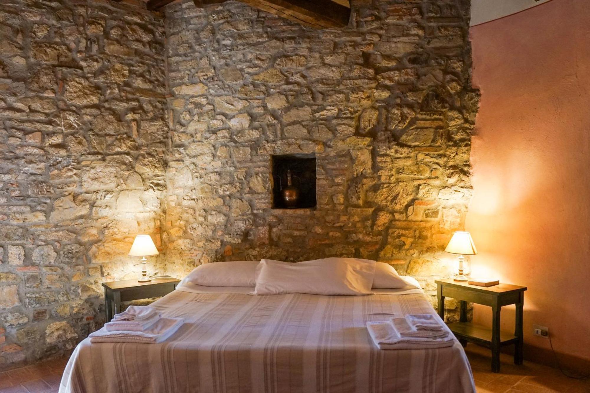 Borgo Di Camporsevoli Villa Luaran gambar